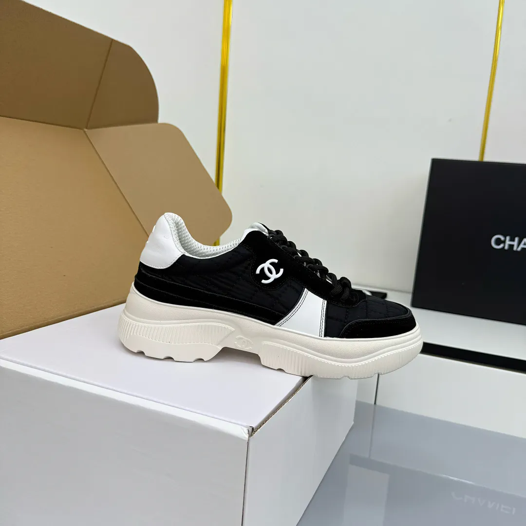 👟👟Ex-factory price 620👟👟 Chanel bread shoes ~ original calfskin panda shoes Chanel 25C latest hot style panda black and white sports shoes casual sneakers Xiaoxiang hot item classic black and white panda color coco girls must pay Fabric: original custom mixed sheepskin lining: original imported breathable mesh lining outsole: Original molded rubber + TPU combination Size: Women's 35-41